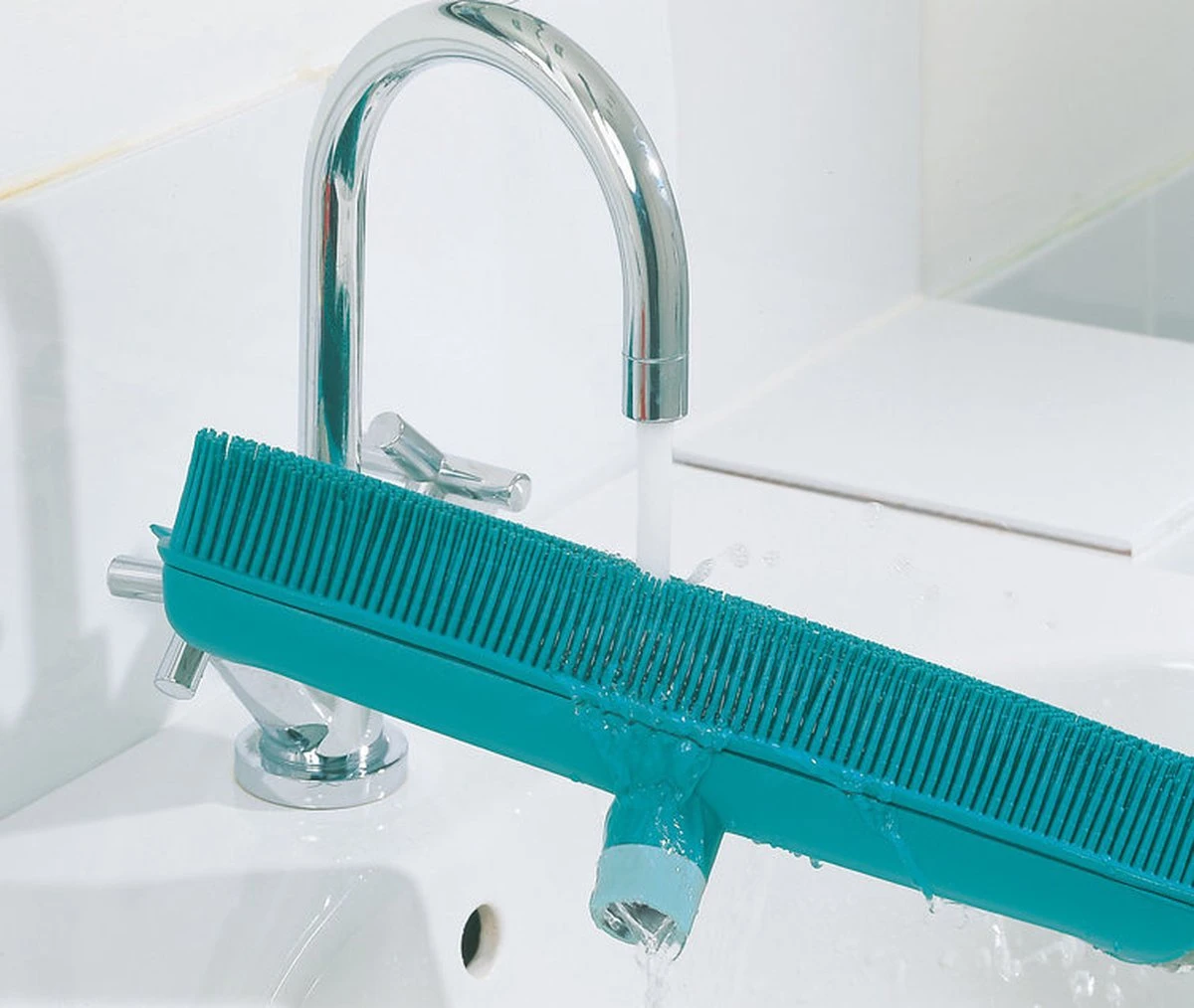 Leifheit Classic Suprabezem - Rubberen Bezem Met Telescoopsteel - 80-140 Cm Steellengte - 35 Cm Veegbreedte 3 Leifheit Classic Suprabezem - Rubberen Bezem Met Telescoopsteel - 80-140 Cm Steellengte - 35 Cm Veegbreedte - Afbeelding 3