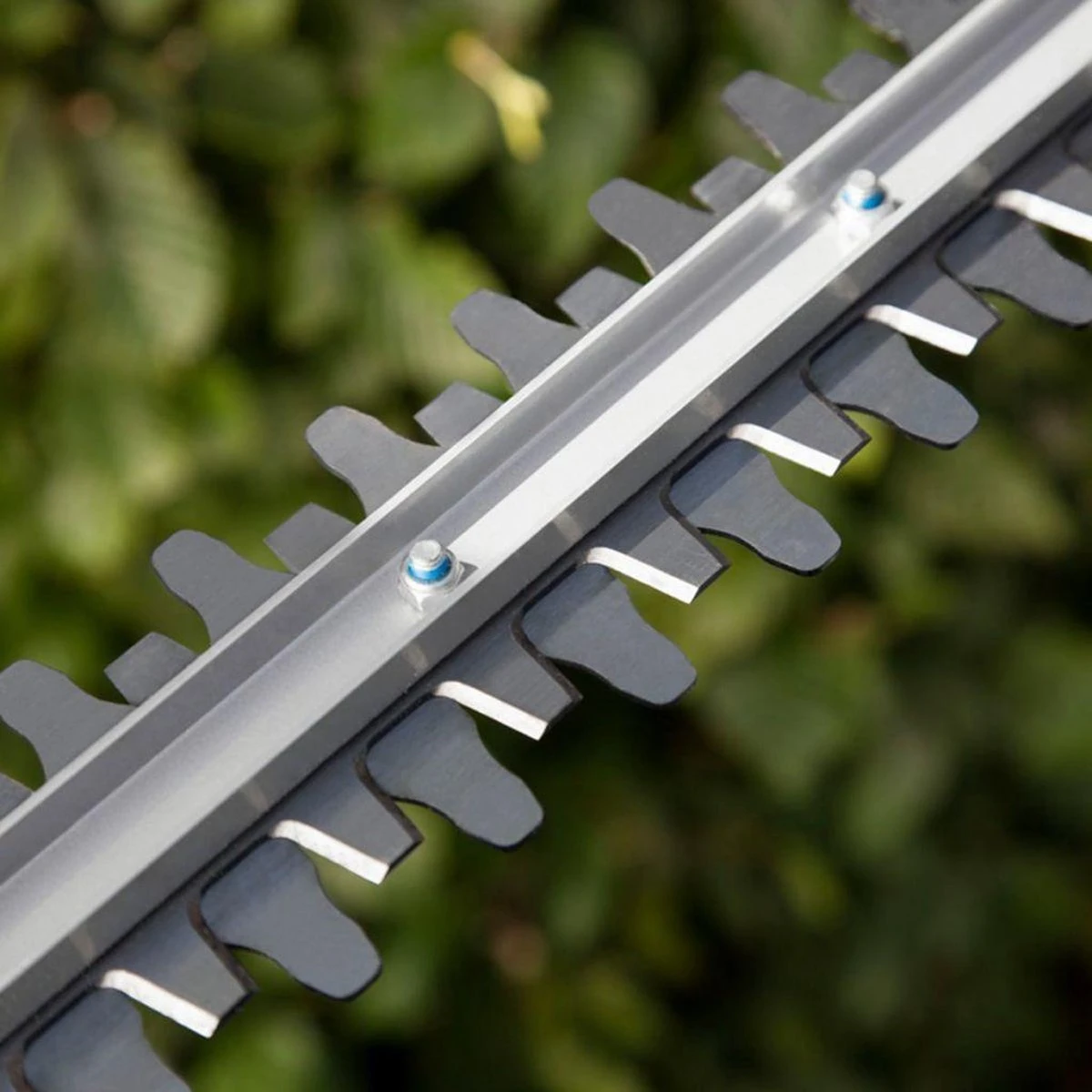 GARDENA - EasyCut 420/45 - Heggenschaar (gemotoriseerd) - Meslengte 45cm - Tandmes Opening 18mm 4 GARDENA - EasyCut 420/45 - Heggenschaar (gemotoriseerd) - Meslengte 45cm - Tandmes Opening 18mm - Afbeelding 4