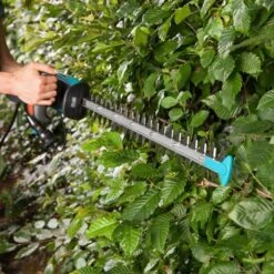 GARDENA - EasyCut 420/45 - Heggenschaar (gemotoriseerd) - Meslengte 45cm - Tandmes Opening 18mm 13 GARDENA - EasyCut 420/45 - Heggenschaar (gemotoriseerd) - Meslengte 45cm - Tandmes Opening 18mm -Tuinartikelen Winkel 1200x1200 90