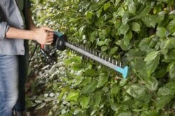 GARDENA - EasyCut 420/45 - Heggenschaar (gemotoriseerd) - Meslengte 45cm - Tandmes Opening 18mm 12 GARDENA - EasyCut 420/45 - Heggenschaar (gemotoriseerd) - Meslengte 45cm - Tandmes Opening 18mm -Tuinartikelen Winkel 1200x799 37