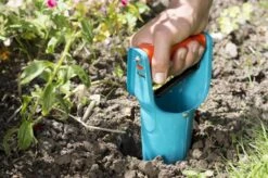 GARDENA Bollenplanter - Diepteaanduiding - Automatische Aardeloslating -Tuinartikelen Winkel 1200x799 97