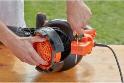 Black & Decker BLACK+DECKER BEBLV300SB-QS Bladblazer - 404 Km/u - 3000W - Zuig-/blaasfunctie - Gesnoerd 14 Black & Decker BLACK+DECKER BEBLV300SB-QS Bladblazer - 404 Km/u - 3000W - Zuig-/blaasfunctie - Gesnoerd -Tuinartikelen Winkel 1200x808 2