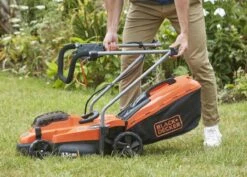 Black & Decker BLACK+DECKER BCMW3318L2-QW Grasmaaier - 18V - 33cm - Incl. 2 Accu's En Lader -Tuinartikelen Winkel 1200x860
