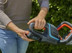 GARDENA - ComfortCut 50/18V-P4A Ready-To-Use Set - Heggenschaar 24 GARDENA - ComfortCut 50/18V-P4A Ready-To-Use Set - Heggenschaar -Tuinartikelen Winkel 1200x885