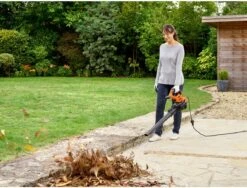 Black & Decker BLACK+DECKER BEBLV300SB-QS Bladblazer - 404 Km/u - 3000W - Zuig-/blaasfunctie - Gesnoerd 16 Black & Decker BLACK+DECKER BEBLV300SB-QS Bladblazer - 404 Km/u - 3000W - Zuig-/blaasfunctie - Gesnoerd -Tuinartikelen Winkel 1200x911 5