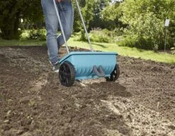 GARDENA - Strooiwagen L - Strooikar - 400m2 - 12.5 Liter -Tuinartikelen Winkel 1200x933 1