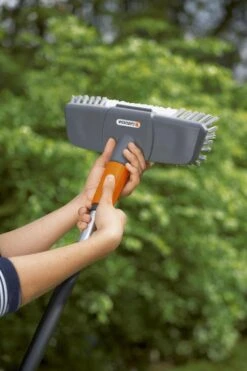 GARDENA Cleansystem Comfort Schrobber - Reinigen Van Paden - Terras - Oprit 11 GARDENA Cleansystem Comfort Schrobber - Reinigen Van Paden - Terras - Oprit -Tuinartikelen Winkel 799x1200 47