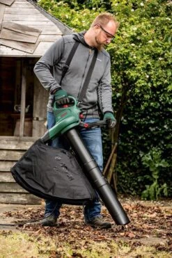 Bosch UniversalGardenTidy 3000 Bladblazer - Op Snoer - 3000 W -Tuinartikelen Winkel 800x1200 50