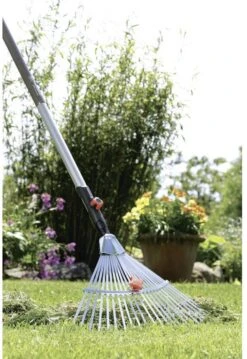 GARDENA Combisysteem Bladhark Hark - Werkbreedte Verstelbaar 30/50 Cm - Aanbevolen Steellengte 130 Cm 11 GARDENA Combisysteem Bladhark Hark - Werkbreedte Verstelbaar 30/50 Cm - Aanbevolen Steellengte 130 Cm -Tuinartikelen Winkel 825x1200 17
