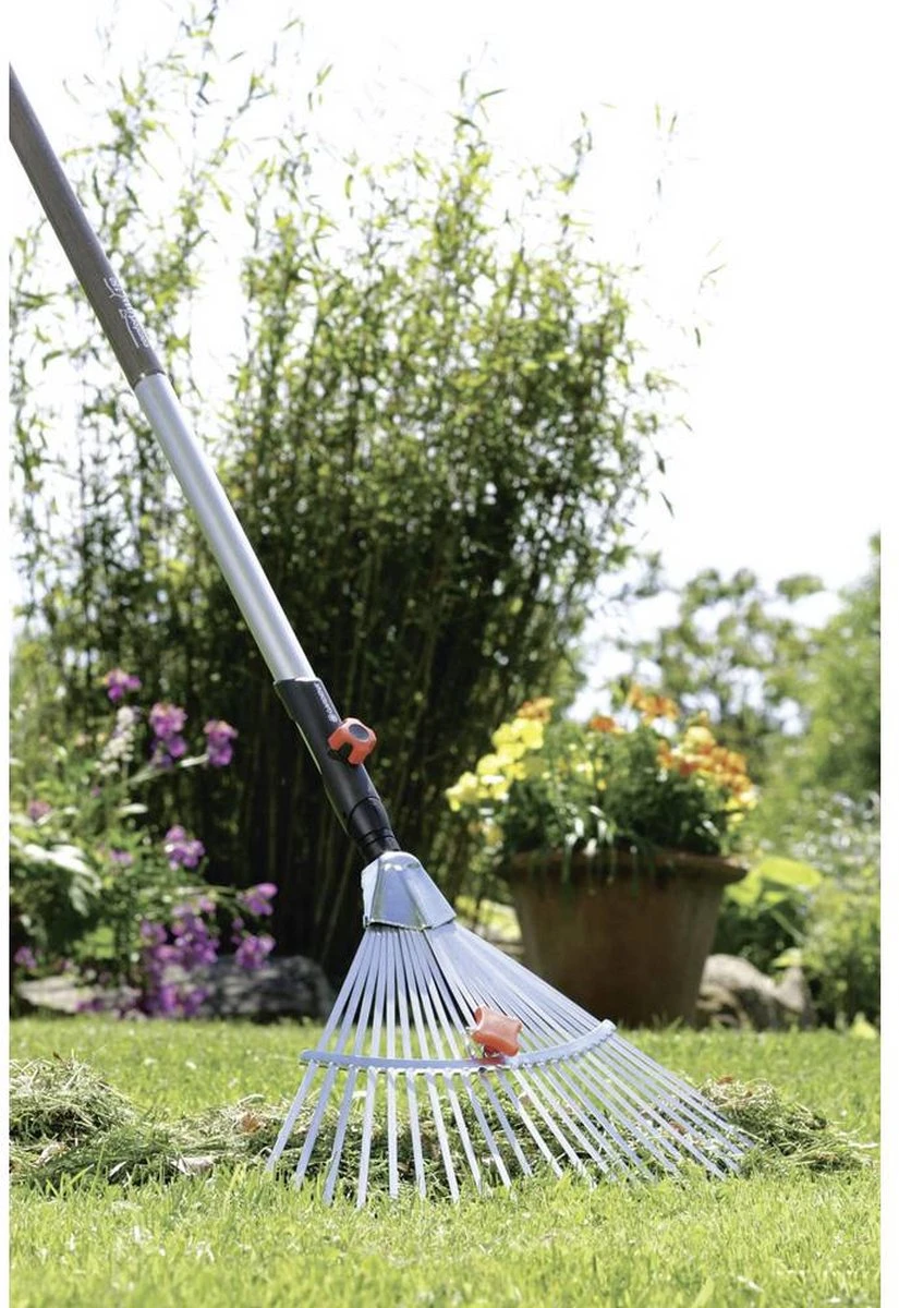 GARDENA Combisysteem Bladhark Hark - Werkbreedte Verstelbaar 30/50 Cm - Aanbevolen Steellengte 130 Cm 4 GARDENA Combisysteem Bladhark Hark - Werkbreedte Verstelbaar 30/50 Cm - Aanbevolen Steellengte 130 Cm - Afbeelding 4